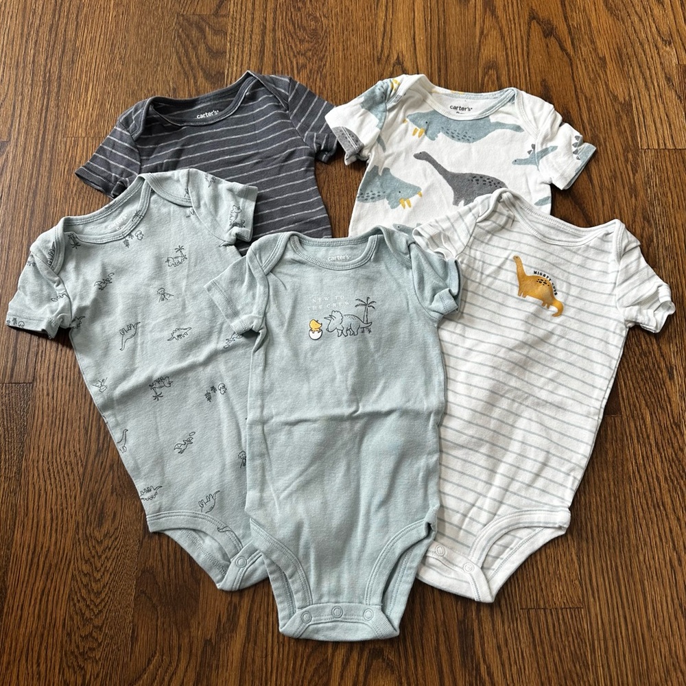 Carter’s dinosaur onesie bodysuit bundle, size 9M (set of 5)